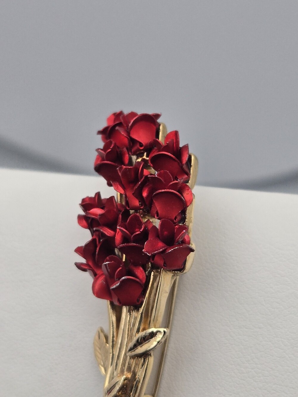 Vintage David Monn DM 97 Gold Tone Red Enamel Rose Bouquet Brooch Pin 2” - Picture 5 of 9